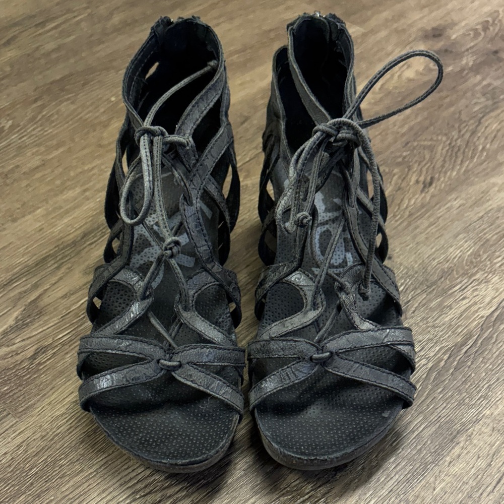 Women's OTBT Black Strappy Sandals 7.5